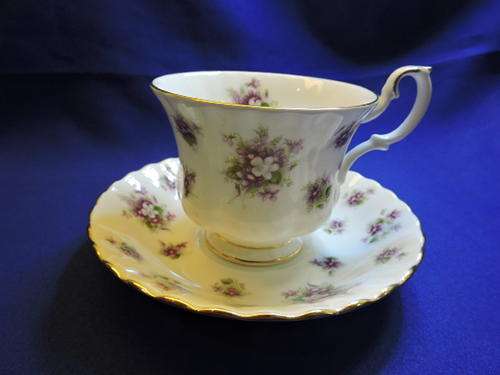 Royal Albert Duo Sweet Violet England